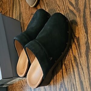 vionic women's Kaci black suede clog